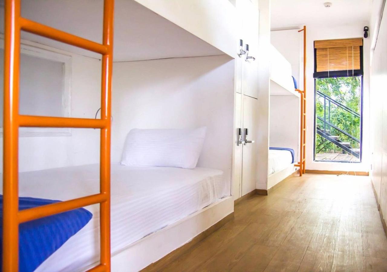 Traveler'S Haven Hostel At Colombo Intl Airport Katunayaka Exterior foto