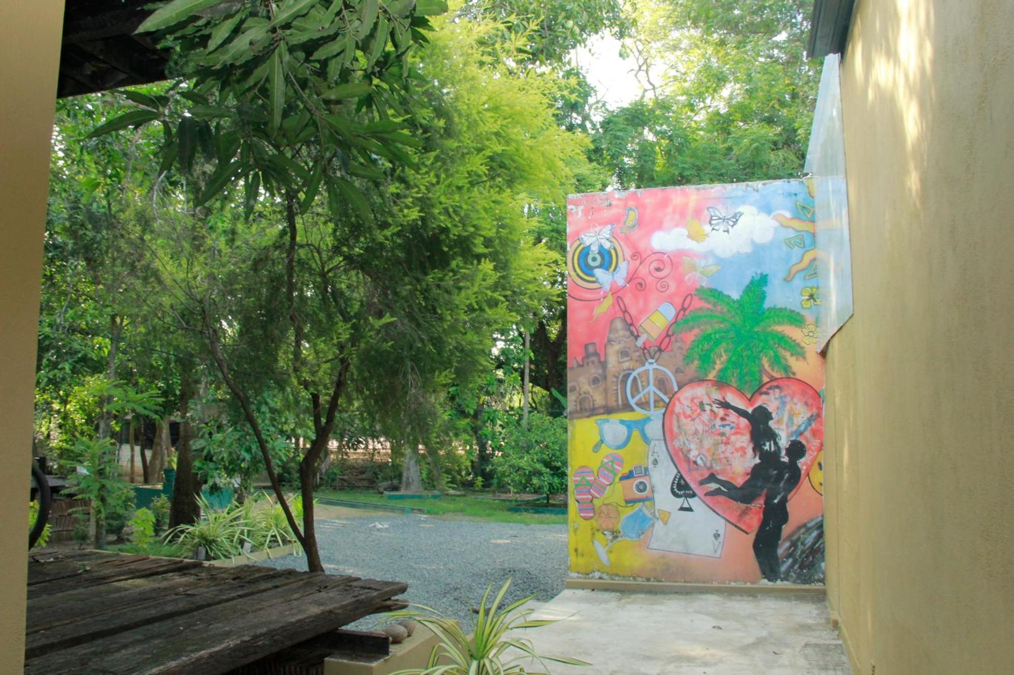 Traveler'S Haven Hostel At Colombo Intl Airport Katunayaka Exterior foto