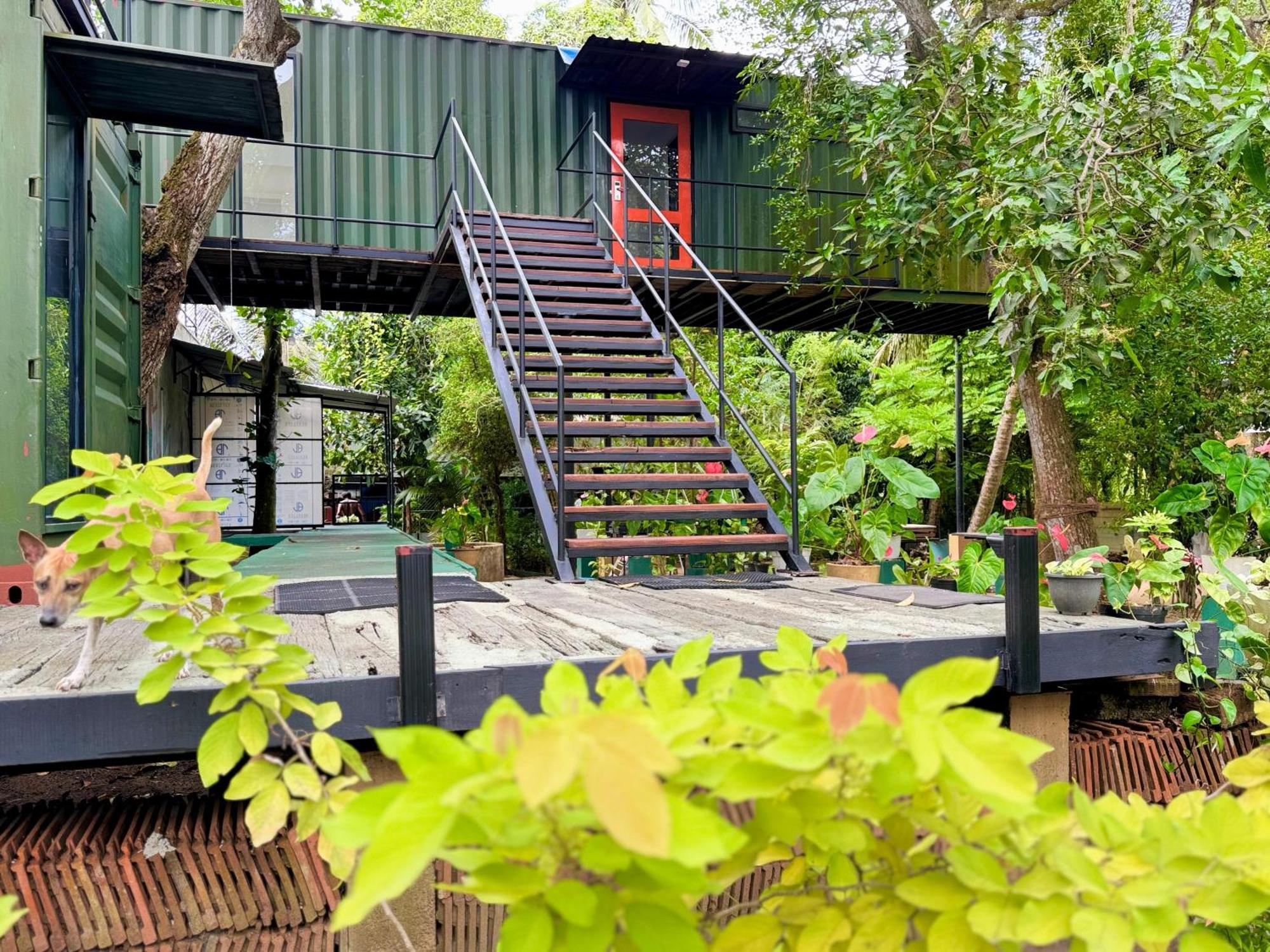 Traveler'S Haven Hostel At Colombo Intl Airport Katunayaka Exterior foto