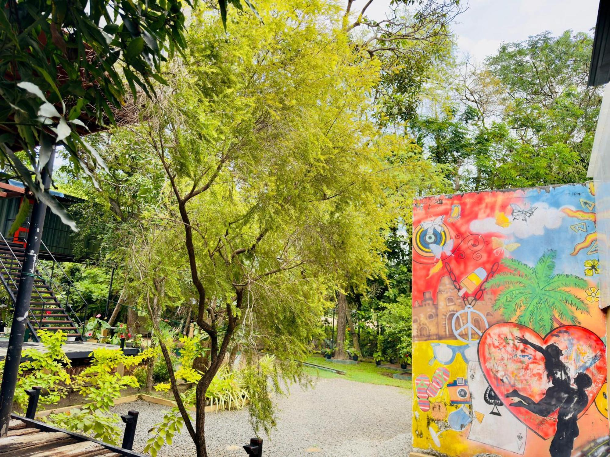 Traveler'S Haven Hostel At Colombo Intl Airport Katunayaka Exterior foto